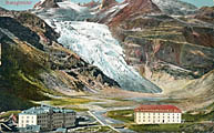 A postcard shows Gletsch with the hotel Glacier du Rhone around about 1900.