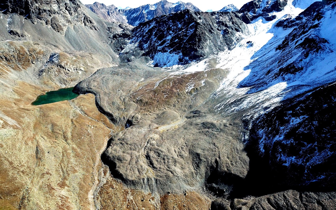 Rock glaciers, like here in Val Muragl in the Engadin, are mixtures of debris and ice and typical forms of Alpine permafrost that slowly creep downhill. Photo: Alessandro Cicoira