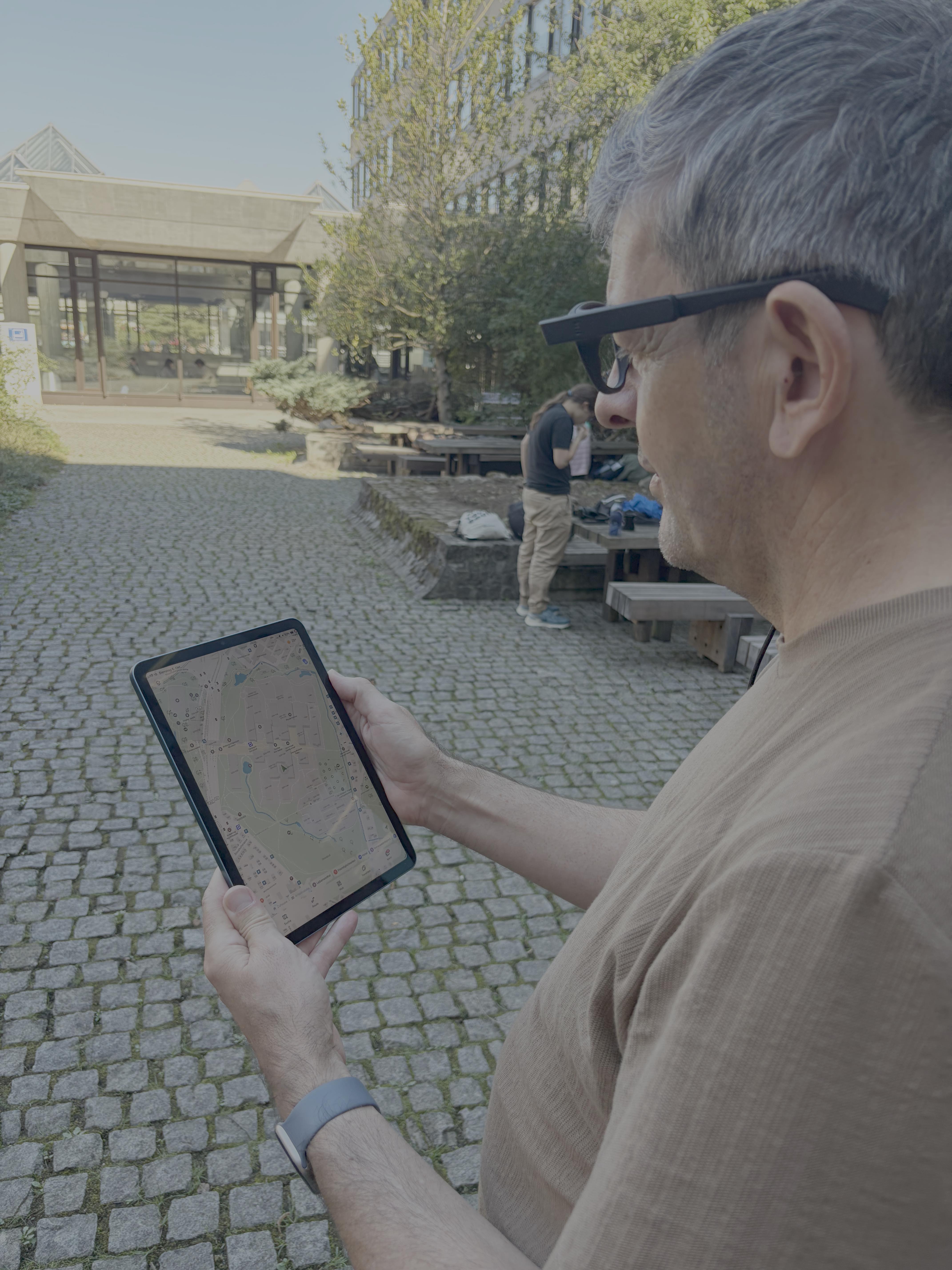 Indoor and outdoor mobile eyetracking