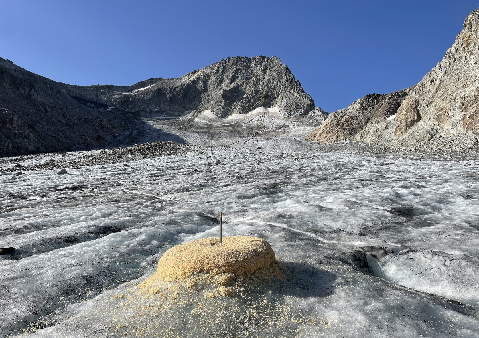Glacier cake - or how to prevent glaciers from melting